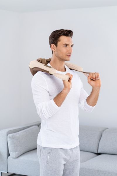 Масажор Beurer MG 153 4D neck massager, Penetrating kneading massage, 4D massage heads, washable cover, heat function, 2 intensity levels + 1 massage mode